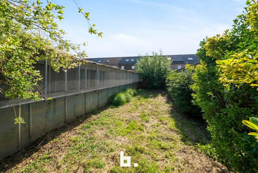 Ruime halfopen gezinswoning met 4 slaapkamers, garage en zonnige tuin te Nieuwpoort - Nieuwpoort