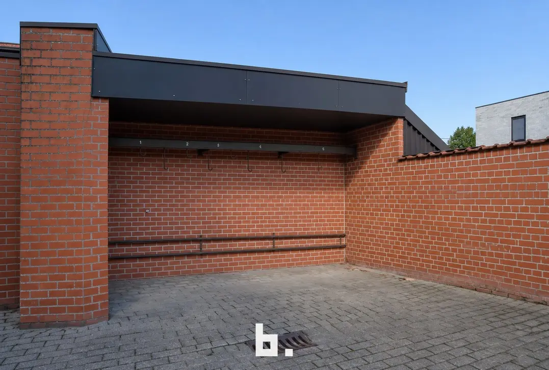 Ruim appartement met 2 slaapkamers en garagebox - Sint-Andries