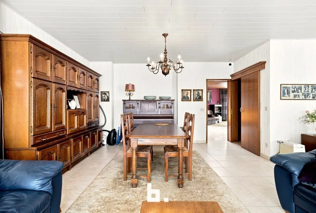 Unieke eigendom met 5 slaapkamers, 3 garages en tal van mogelijkheden op 1.507 m² - Kortemark