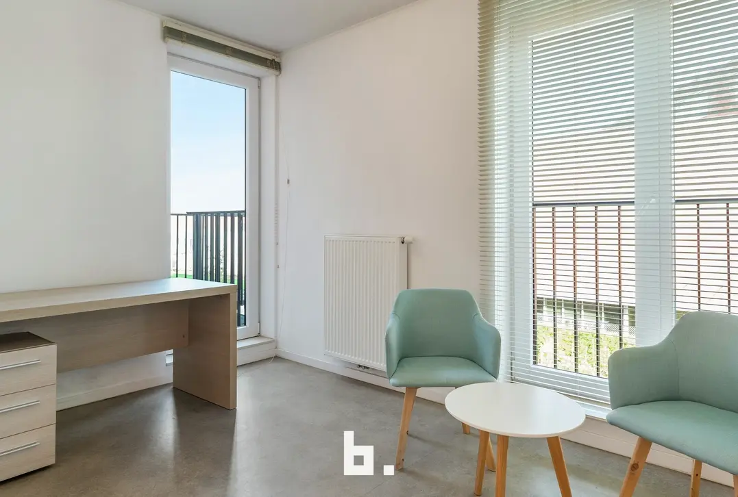  Interessante investering: 3 verhuurde studentenkamers met private badkamer op toplocatie in Kortrijk! - Kortrijk