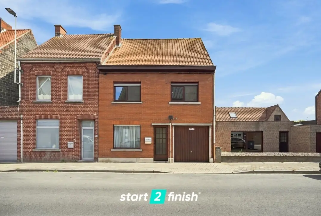 Ruime gezinswoning met garage in centrum Roeselare - Roeselare