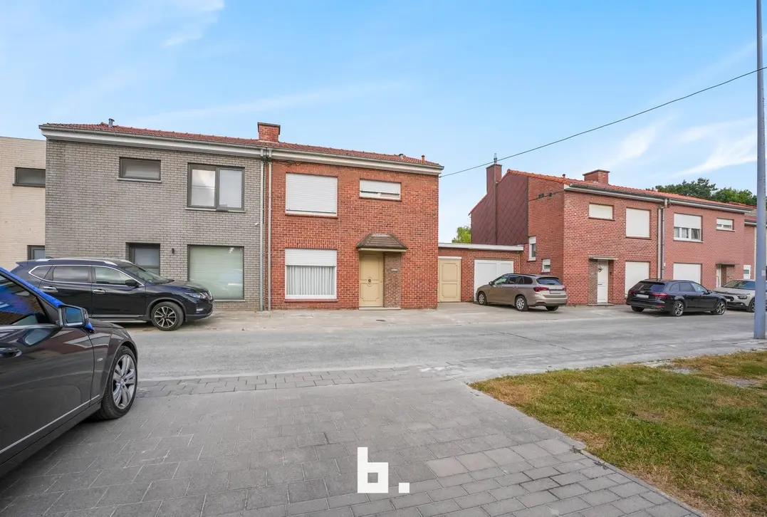 Ruime woning met 3 slaapkamers, veranda, tuin en garage in het centrum - Roeselare