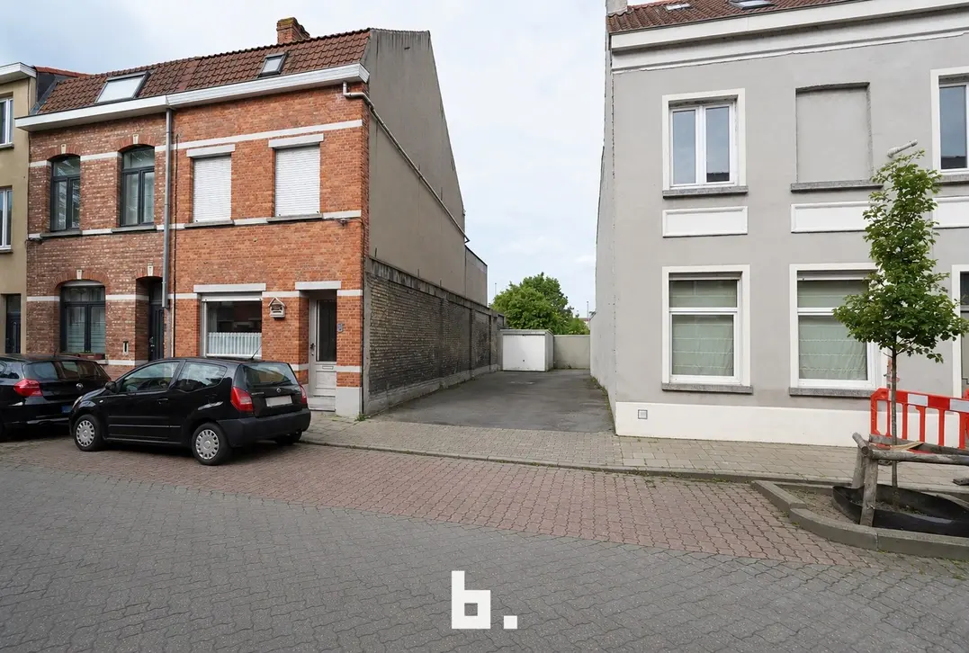 Centraal gelegen garagebox te Sint-Kruis! - Sint-Kruis