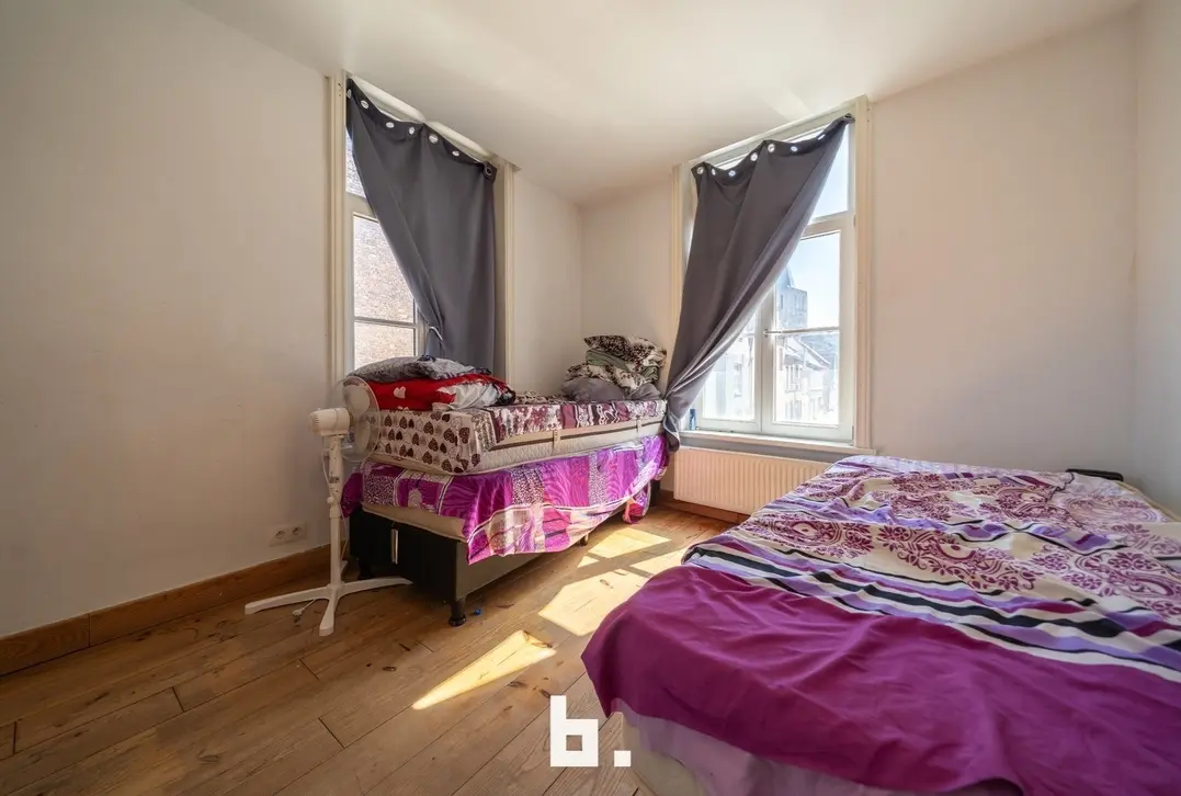 Instapklare hoekwoning met 4 slaapkamers op zeer mooie locatie te centrum Brugge - Brugge