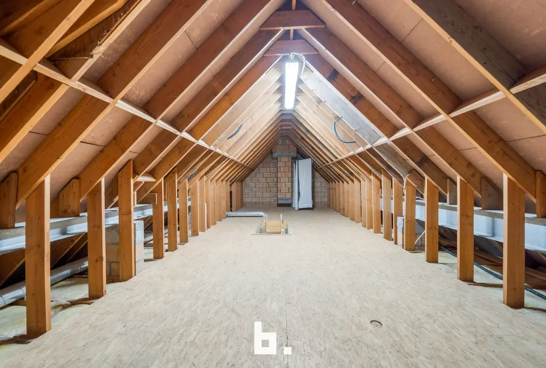 Instapkare halfopen bebouwing met 4 slaapkamers en garage op zeer gegeerde ligging! - Sint-Andries