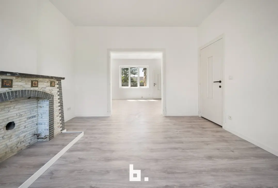 Volledig gerenoveerde woning met 4 slpks, 2 badkamers en mooie tuin op zeer centrale ligging te Gistel  - Gistel