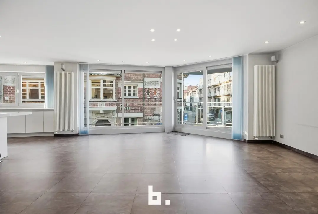 Ruimtelijk, stijlvol en perfect gelegen – wonen op wandelafstand van de Grote Markt van Roeselare - Roeselare