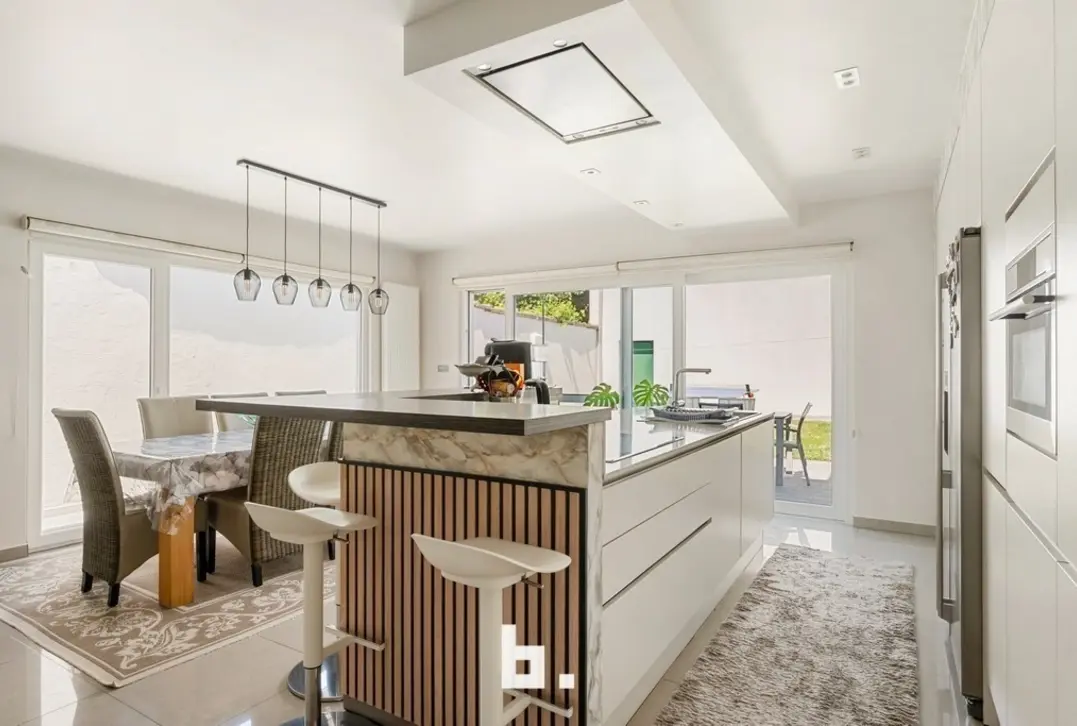 Instapklare én gerenoveerde woning op leuke locatie in Roeselare - Roeselare