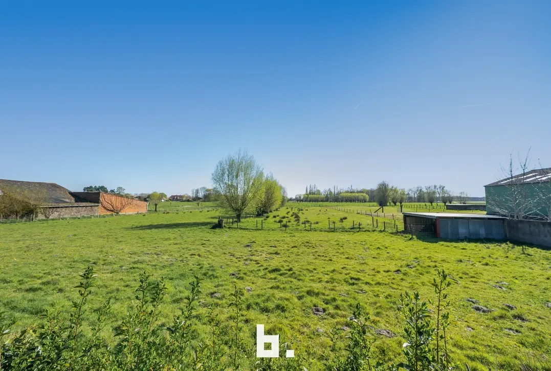  Ruime rijwoning in hartje Sijsele met open zicht op de velden! - Sijsele