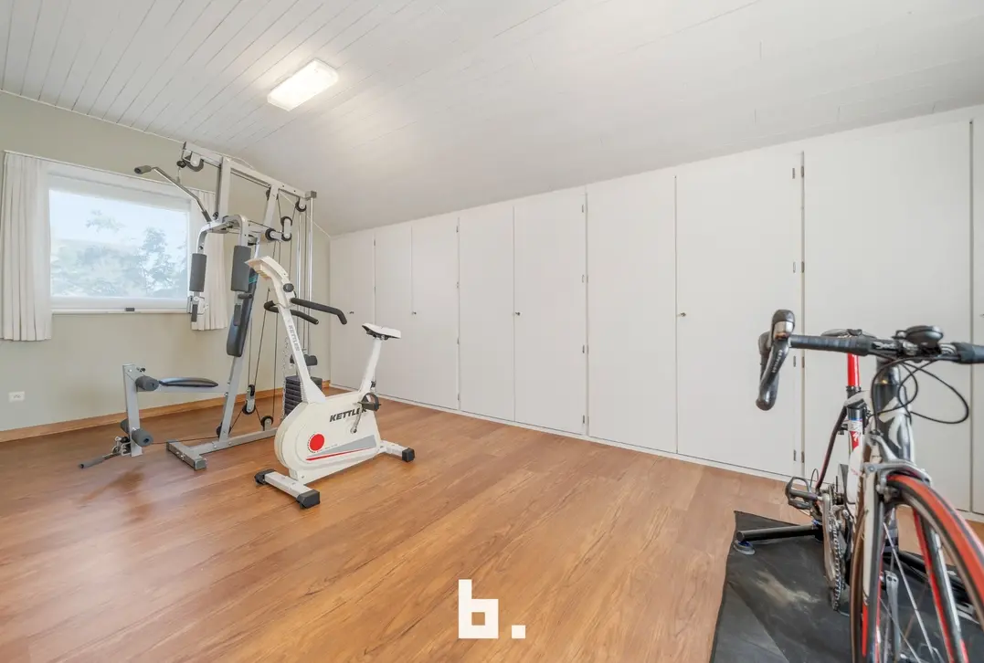 Discrete verkoop van uitzonderlijk grote villa - Varsenare