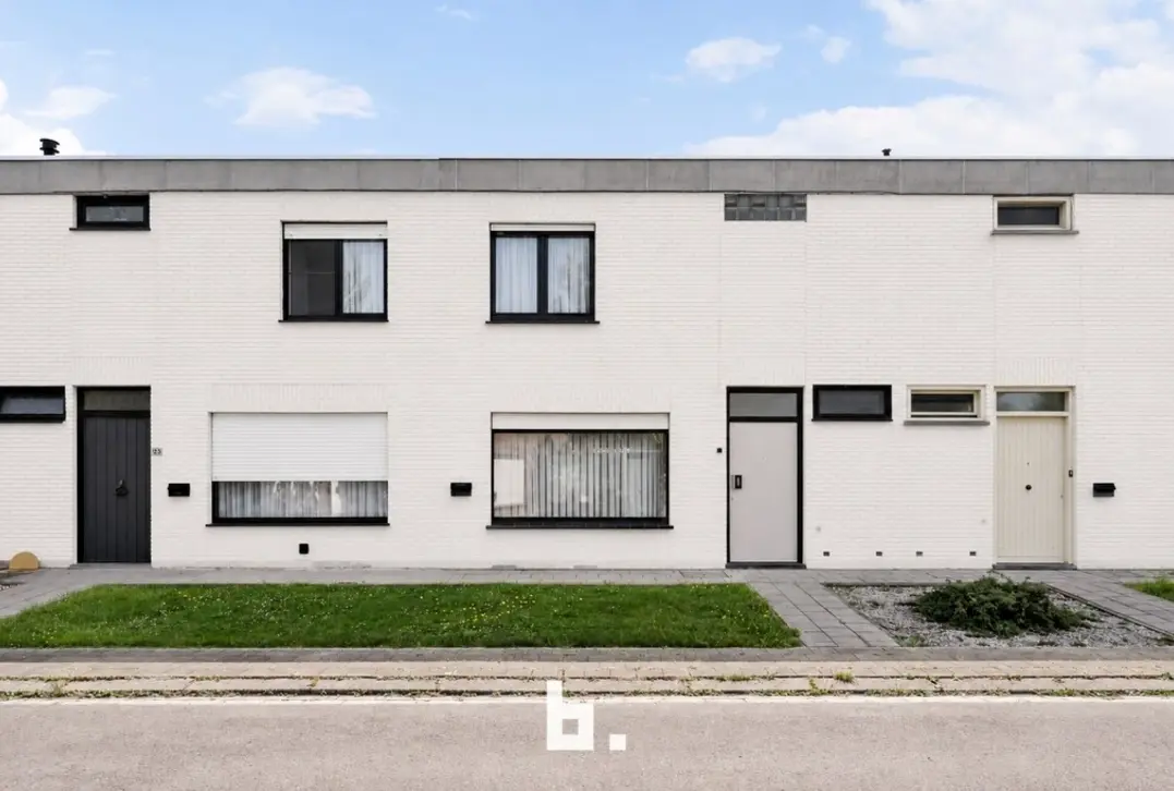 Ruime gezinswoning met zonnige tuin en garage. - Roeselare