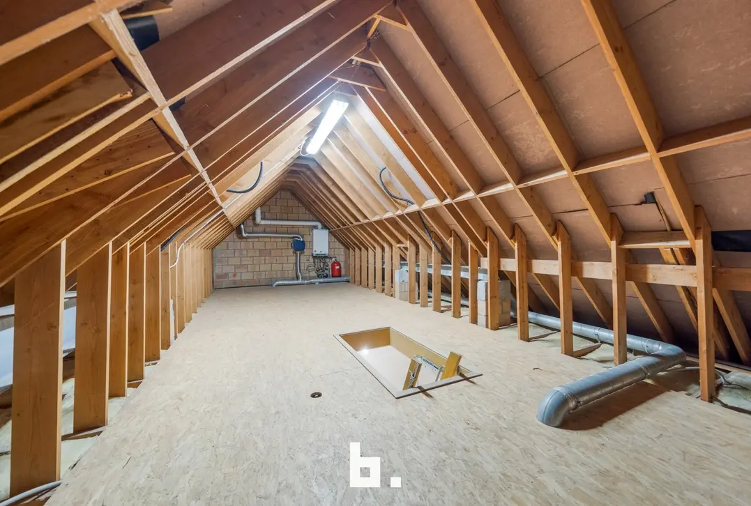 Instapkare halfopen bebouwing met 4 slaapkamers en garage op zeer gegeerde ligging! - Sint-Andries