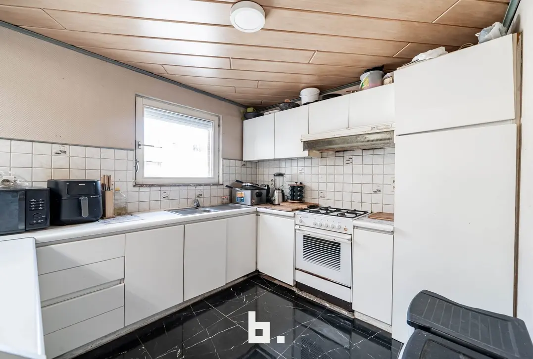 Degelijke woning met 4 slaapkamers in Harelbeke - Harelbeke