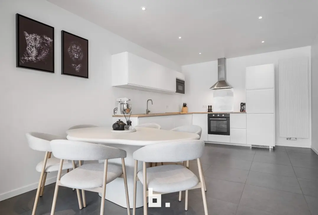 Perfect instapklare woning met gezellige tuin op uitstekende ligging - Sint-Kruis