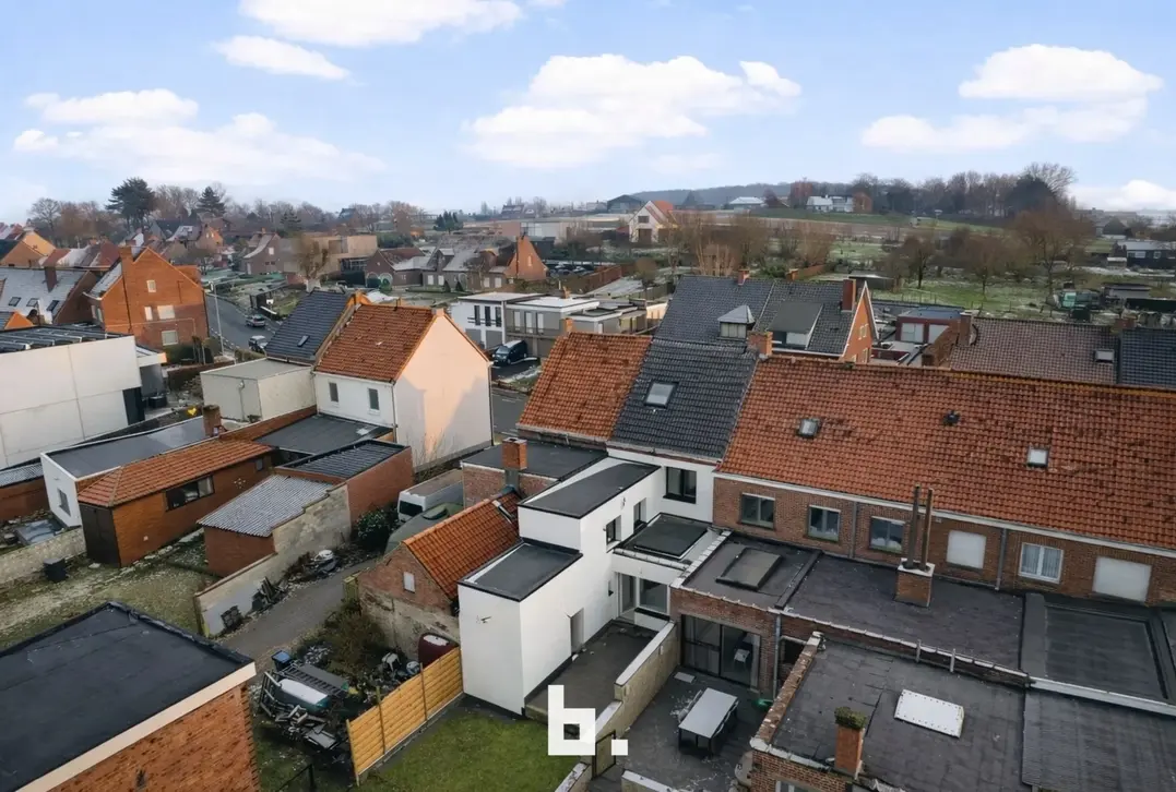 Energiezuinige, volledig gerenoveerde woning met landelijke vergezichten!-Zwevegem-€295.000