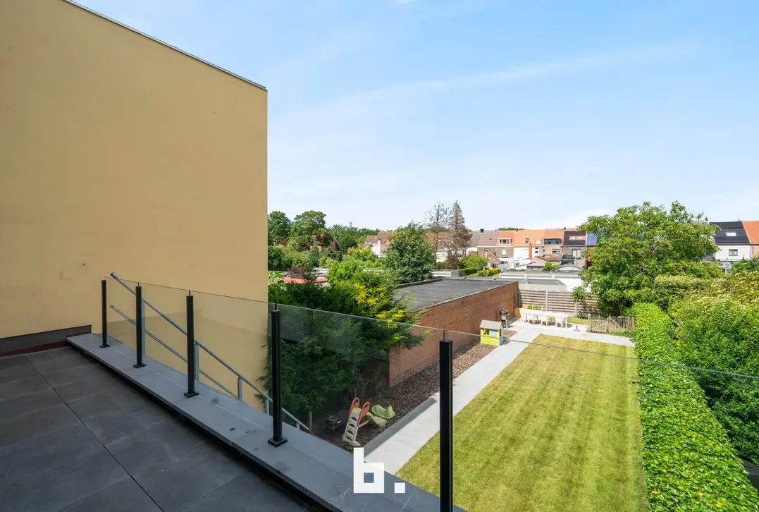 Instapklare woning met ruime loods - Sint-Kruis