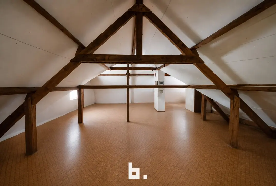 Oedelem licht op te frissen villa met veel volume en uitbreidingsmogelijkheid in het dak  - Oedelem