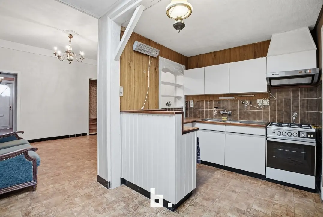 Te renoveren stadswoning met tuin op uitstekende ligging in Roeselare - Roeselare