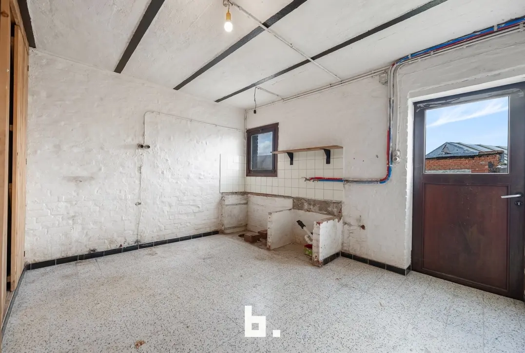 Karaktervolle renovatiewoning met ruime oprit in Kuurne - Kuurne