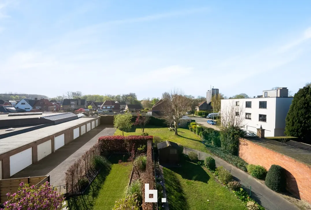 Verrassend ruim appartement op uitstekende ligging te Sint-Michiels - Sint-Michiels