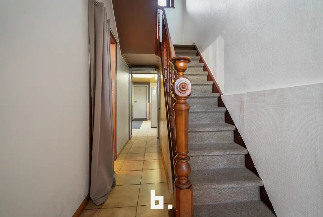 Te renoveren halfopen bebouwing 600m²met ruime tuin en garage op uitstekende ligging. - Sint-Andries