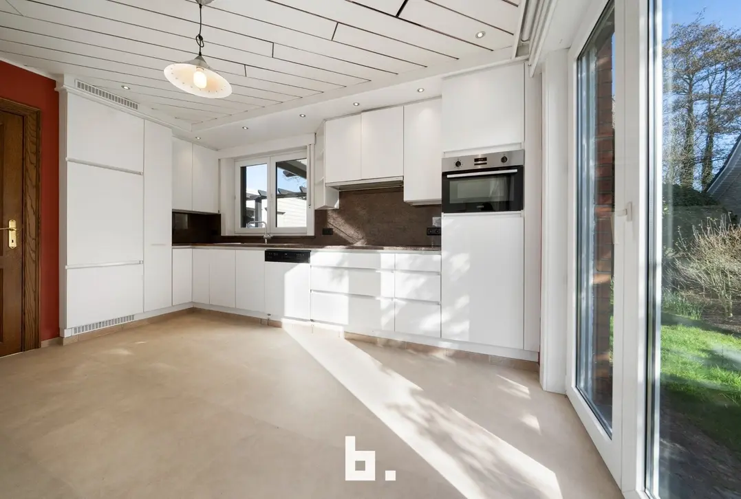 Open bebouwing met 3 slaapkamers en garage op uitstekende ligging - Sint-Andries