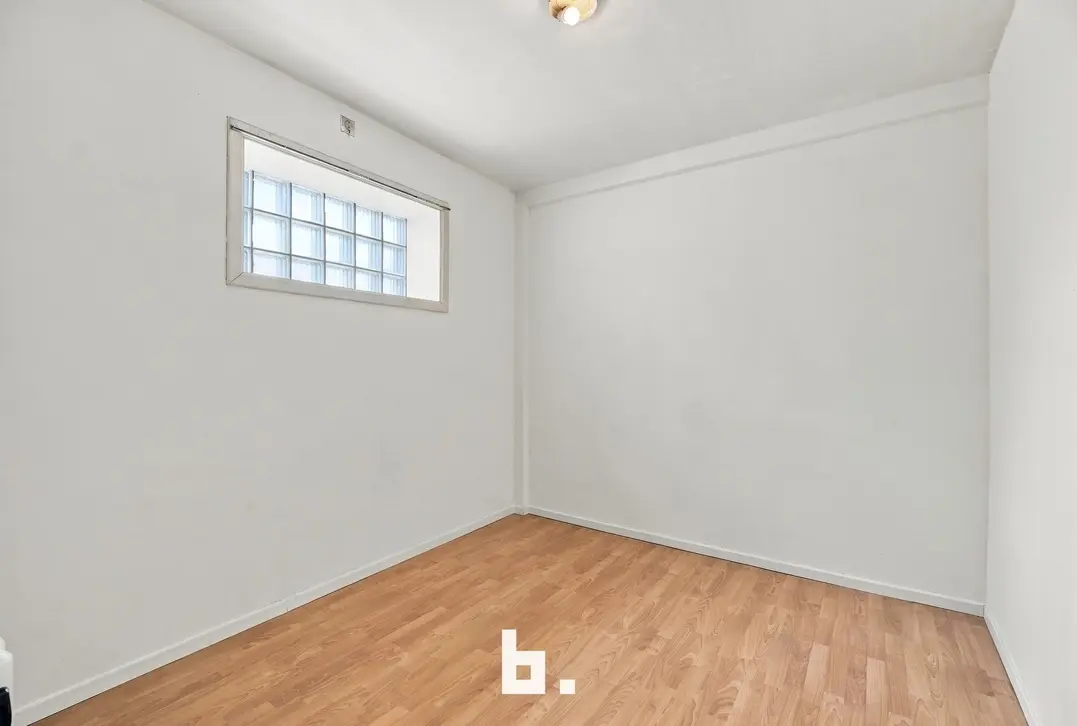 Centraal gelegen 2-slaapkamerappartement met kelderberging in Roeselare - Roeselare
