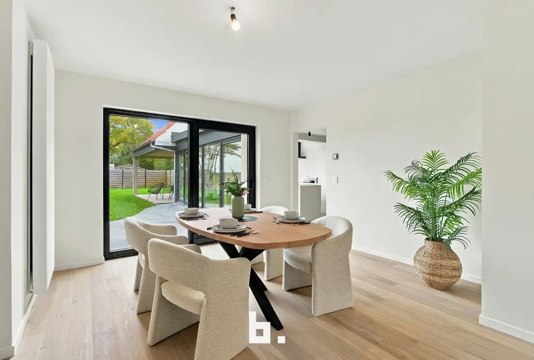 Instapklare, volledig gerenoveerde woning met 5 slaapkamers en 219 m² woonoppervlakte! - Ledegem