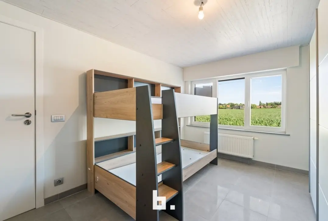 Ruime halfopen bebouwing met loods van 165 m² op 560 m² in Oostrozebeke - Oostrozebeke
