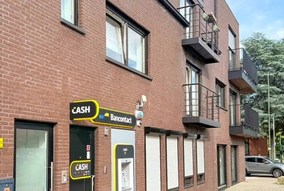Verhuurde opbrengsteigendom met BATOPIN CASH-punt – Houthalen-Helchteren - Houthalen-Helchteren
