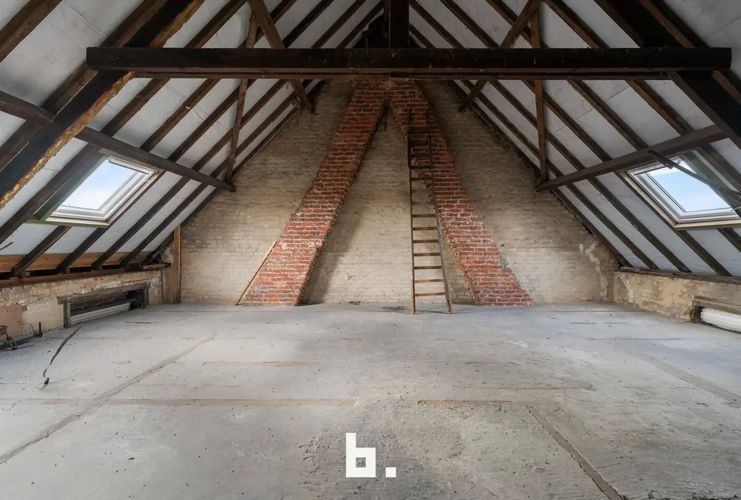 Karaktervolle renovatiewoning met ruime oprit in Kuurne - Kuurne