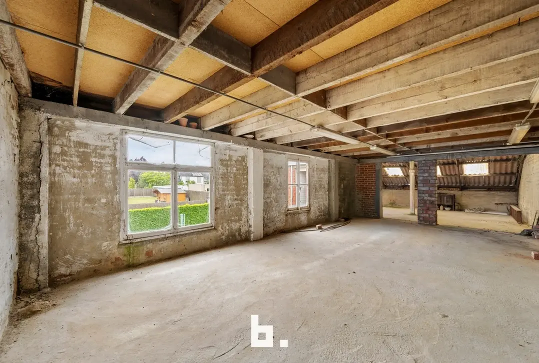 Woning met ruime loods op centrale locatie - Roeselare