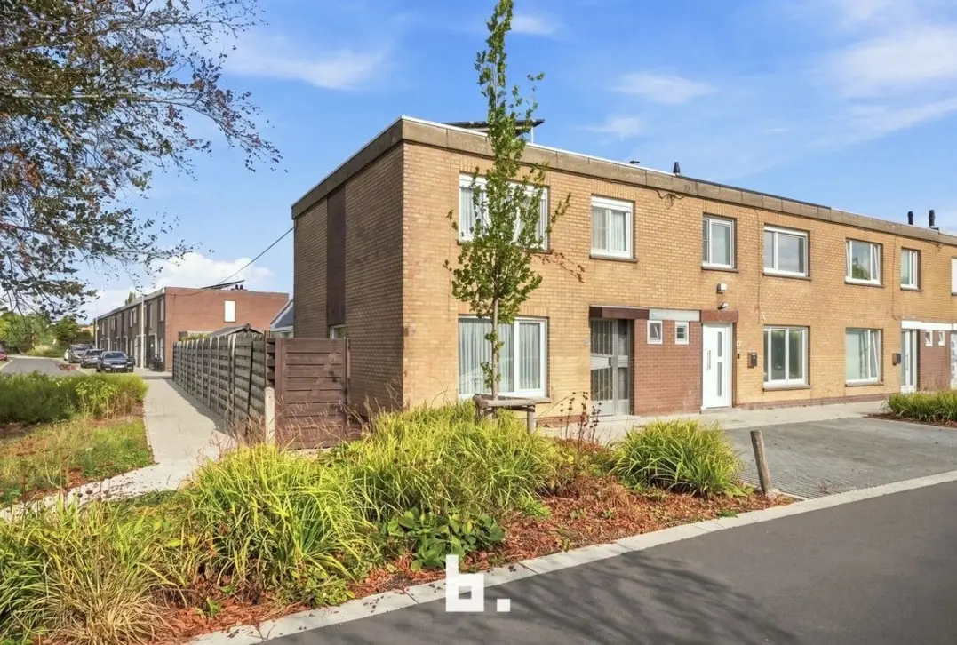 Gezinswoning met zonnige tuin, garage en oprit - Roeselare