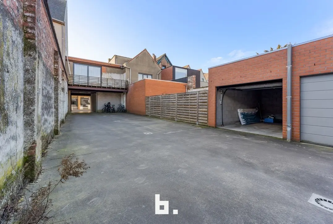 Opbrengsteigendom met 3 units en garages in hartje Roeselare - Roeselare
