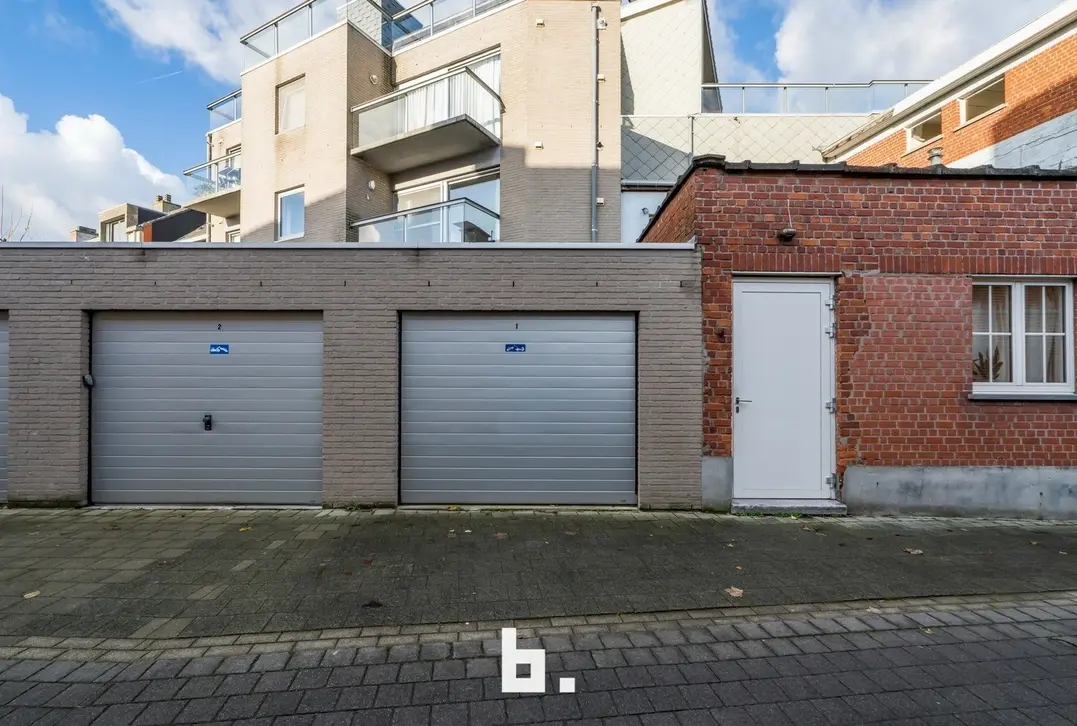 Enorm lichtrijk appartement op uiterst centrale locatie met garage - Hooglede