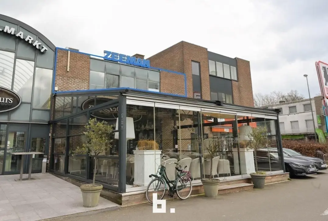 Handelspand met mooi rendement op zeer commerciële ligging te Pelt (Neerpelt)  - Pelt