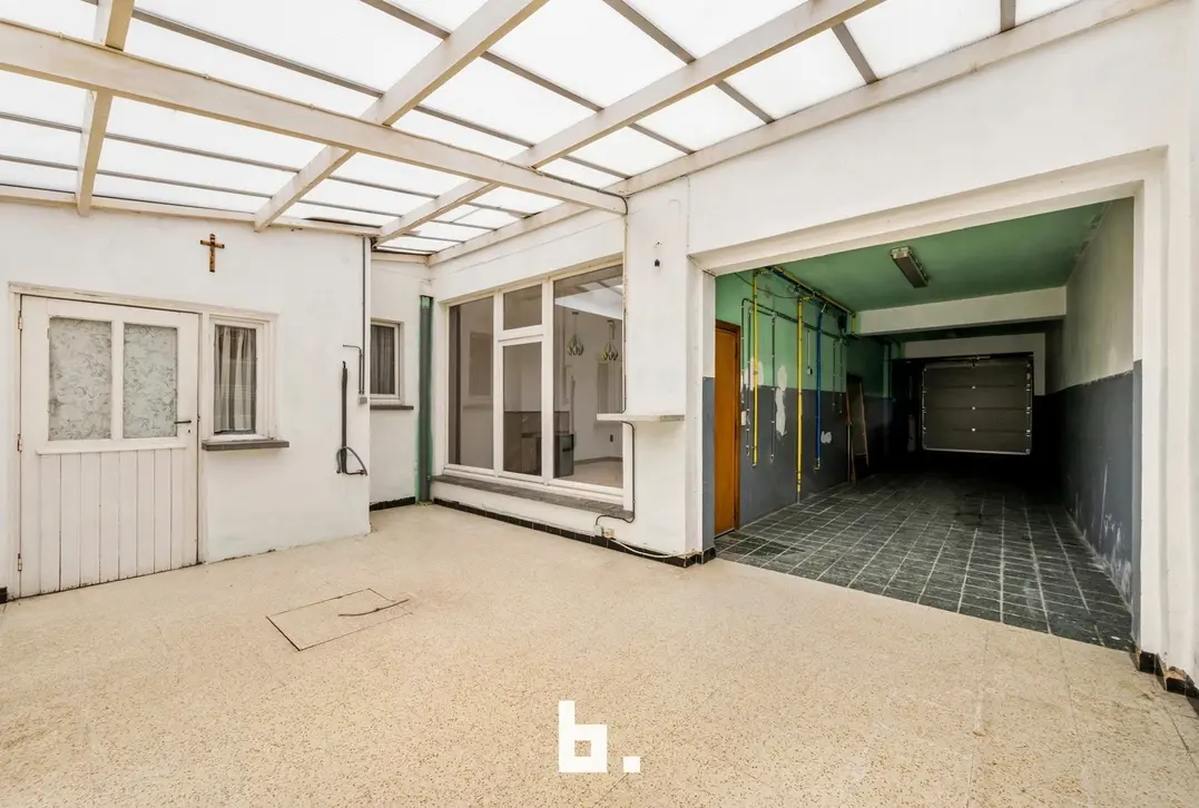 Woning met ruime loods op centrale locatie - Roeselare