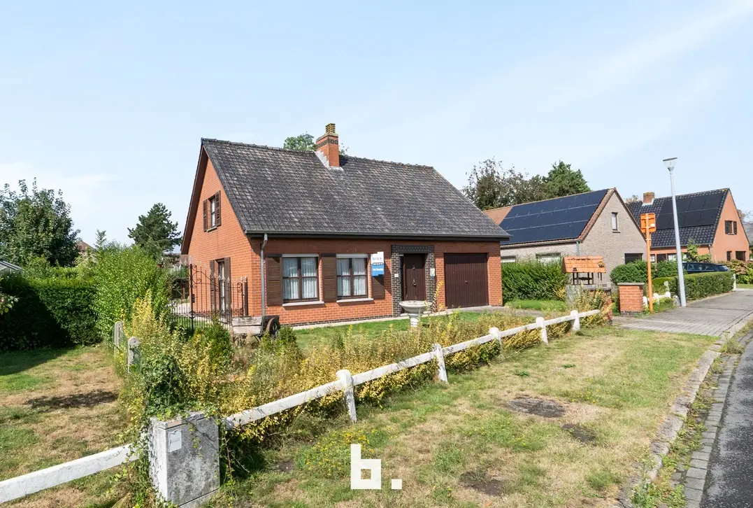 Oedelem licht op te frissen villa met veel volume en uitbreidingsmogelijkheid in het dak  - Oedelem