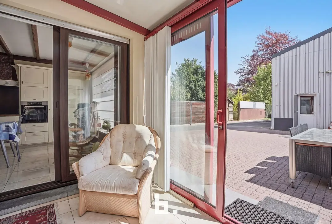 Ruime en veelzijdige woning met atelier op topligging in Izegem - Izegem