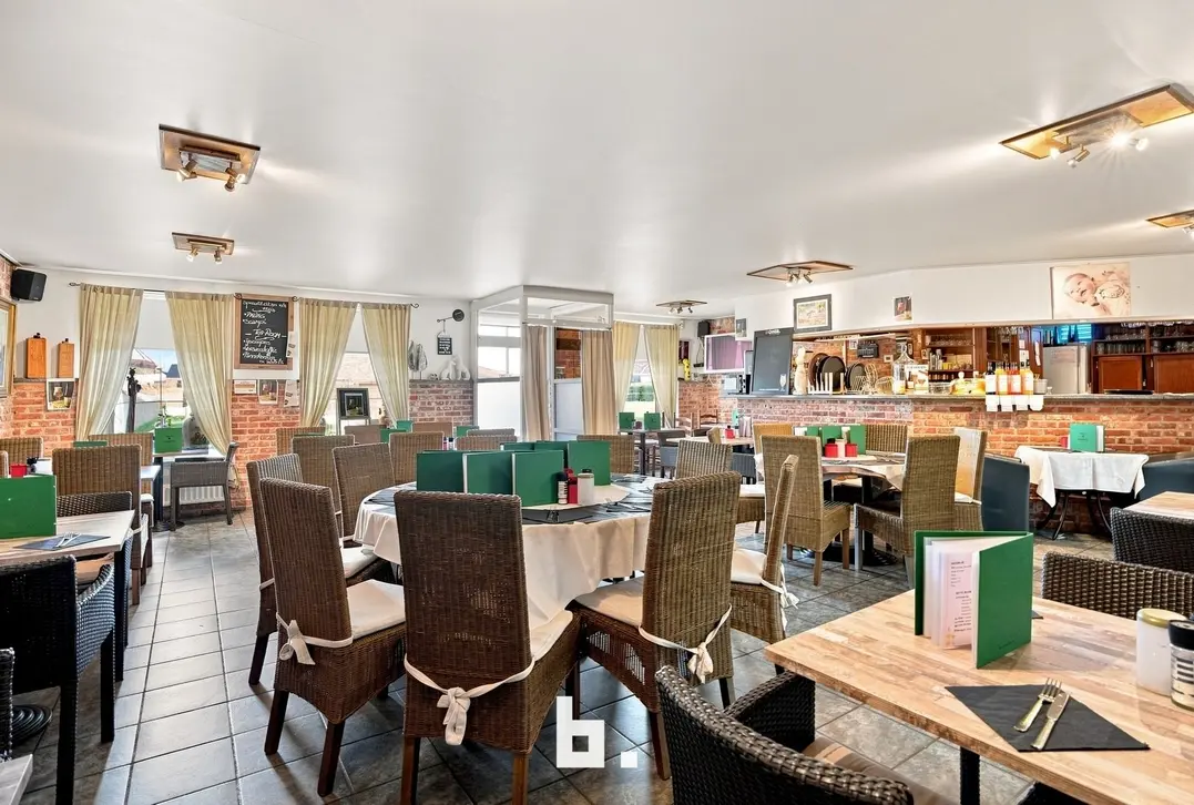 Karaktervolle horecazaak met ruim potentieel – veelzijdig restaurant, feestzaal, buitenruimte & parking - Houthulst