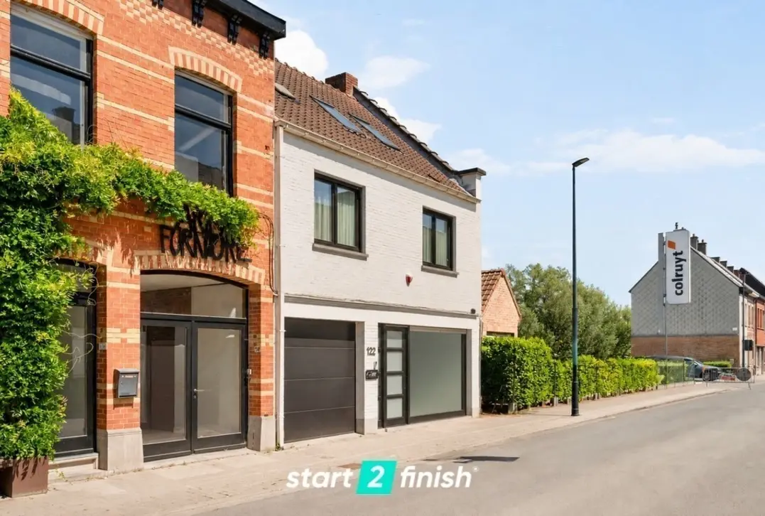 Instapklare én gerenoveerde woning op leuke locatie in Roeselare - Roeselare
