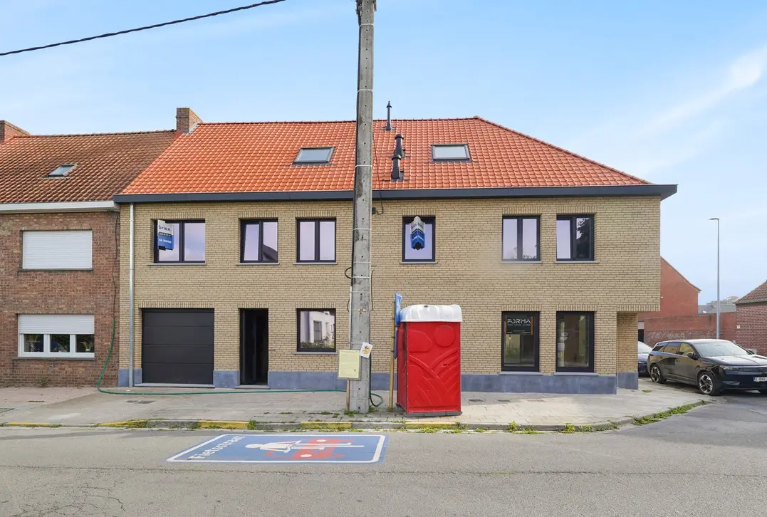 Gerenoveerde rijwoning  - Eernegem