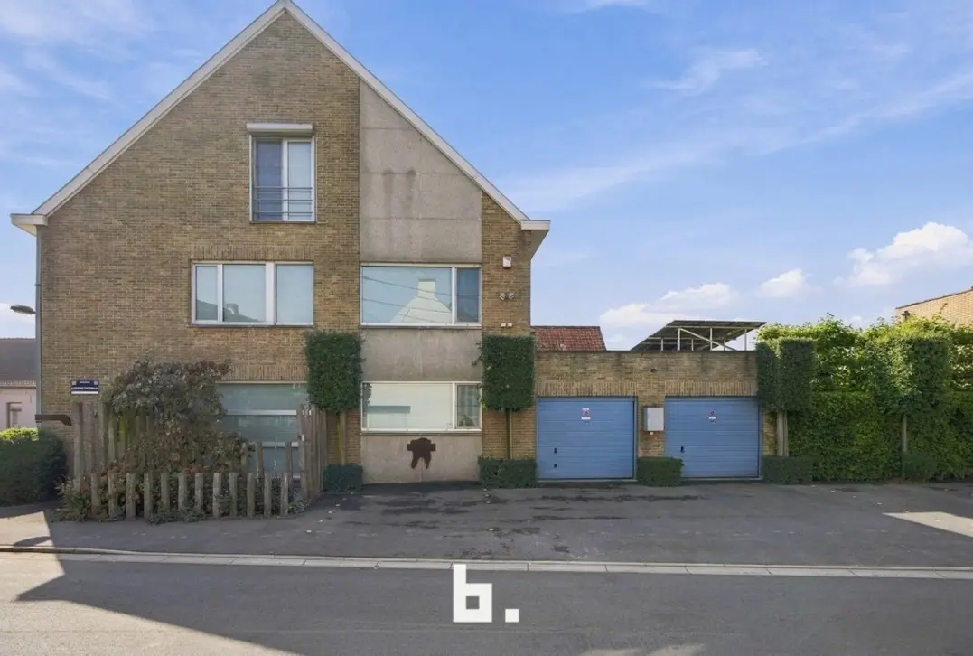 Uitzonderlijk ruime woning met praktijkmogelijkheden op centrale ligging in Wingene - Wingene