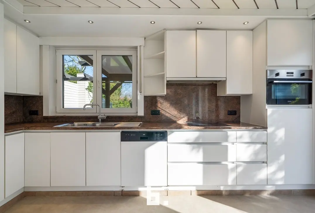 Open bebouwing met 3 slaapkamers en garage op uitstekende ligging - Sint-Andries