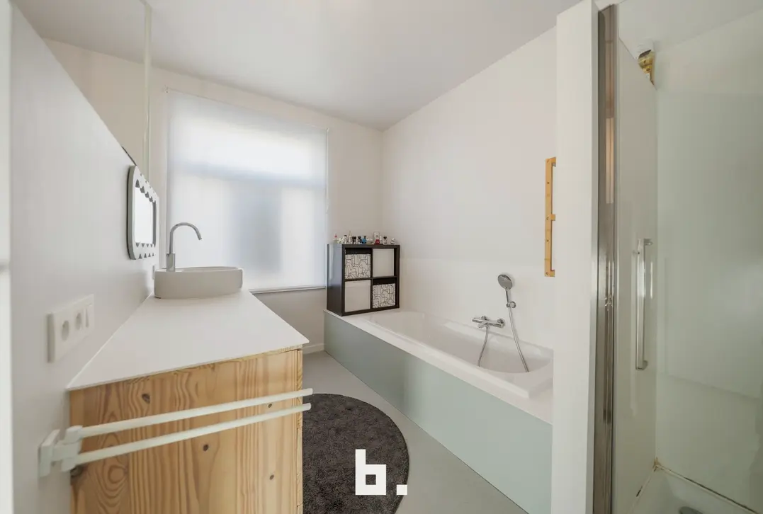 Charmante hoekwoning met 2 slaapkamers en tuin. - Sint-Andries