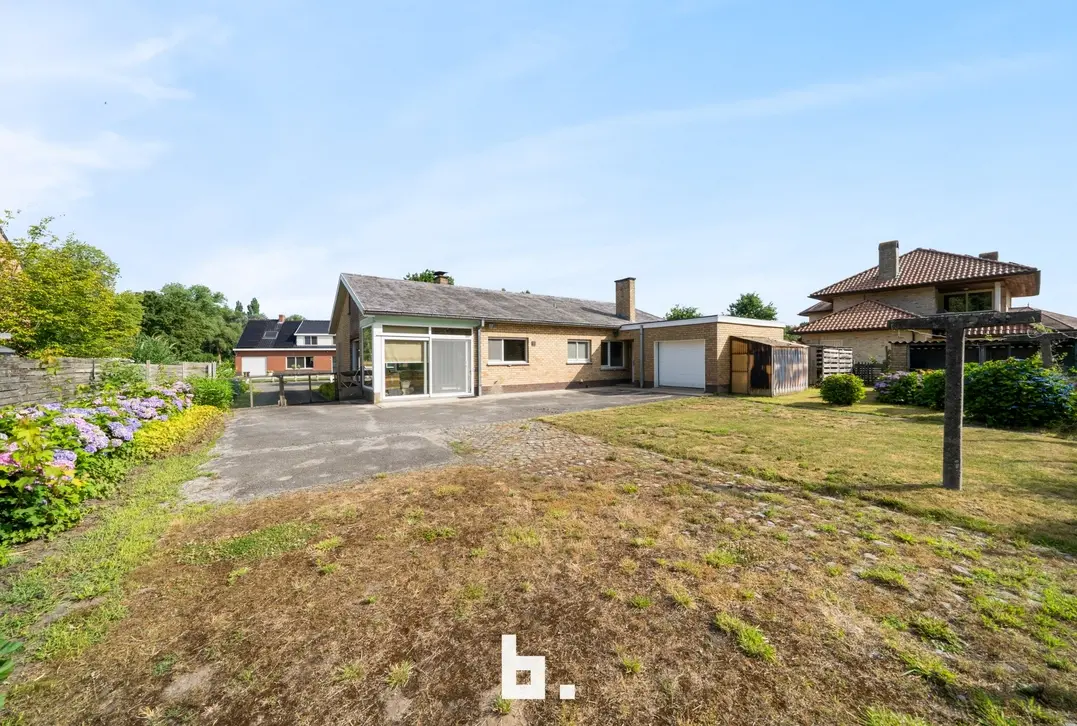 Karaktervolle laagbouwvilla op een perceel van 1.710 m² – Toplocatie in Oedelem - Oedelem