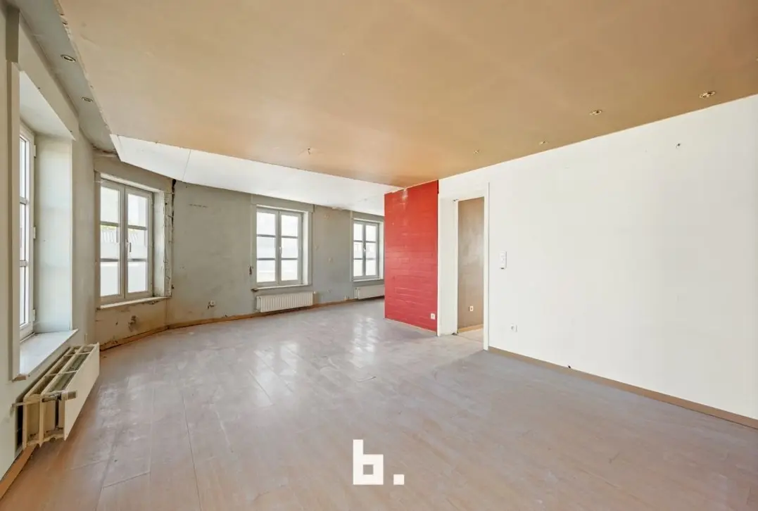 Karaktervolle eigendom met uitzonderlijk potentieel op toplocatie in Roeselare - Roeselare