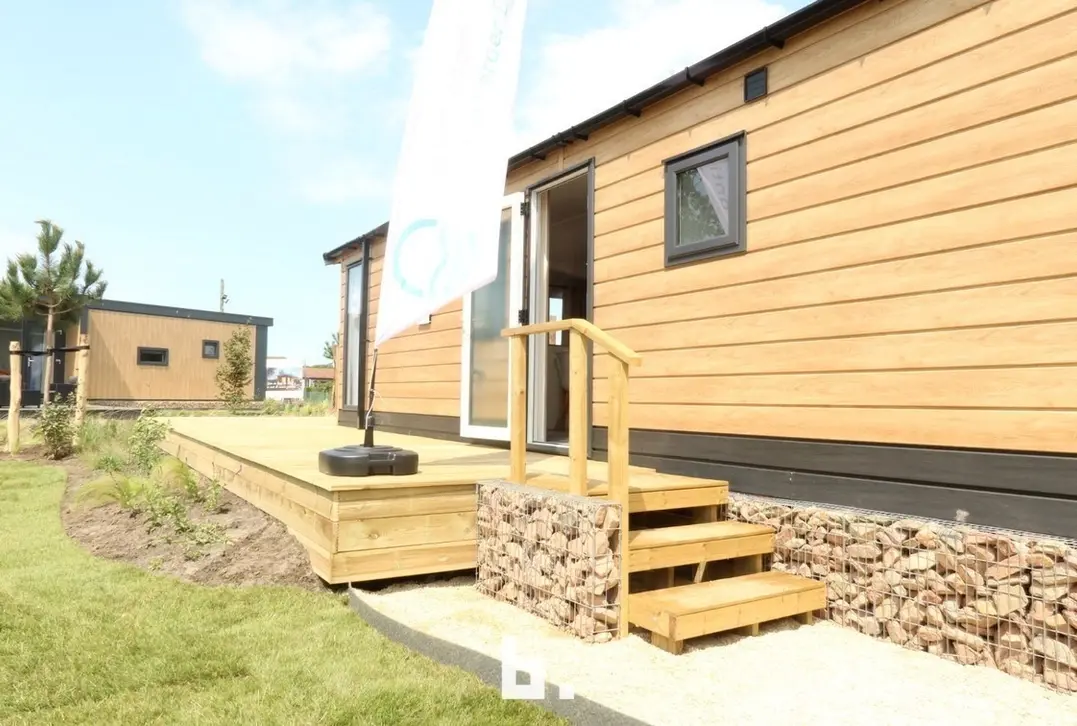 Nieuwe  chalets op topligging vlak tegen de zee te Wenduine  - De Haan