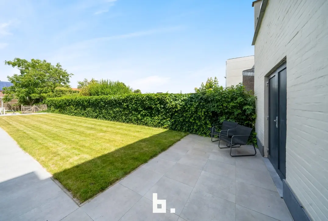 Instapklare woning met ruime loods - Sint-Kruis