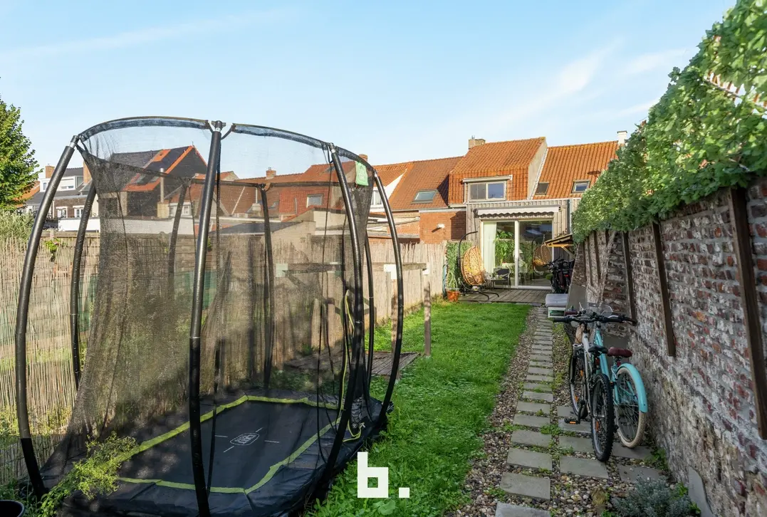 Charmante hoekwoning met 2 slaapkamers en tuin. - Sint-Andries